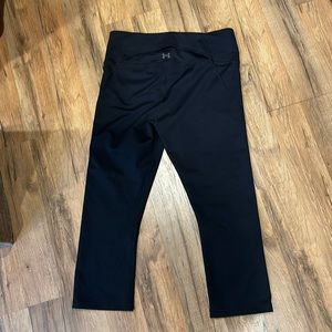 Under Armour cropped black workout pants